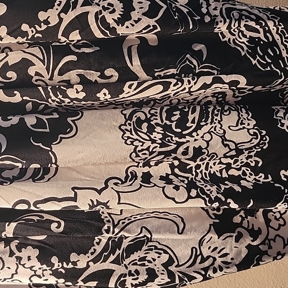 Juniors Speechless Patterned Dress with Pockets - Picture 4 of 8